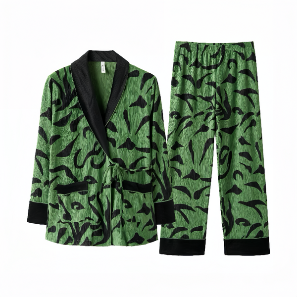 Green long-sleeved plush pajamas for women